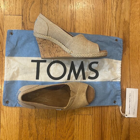 TOMS Cream Wedges - Picture 1 of 8